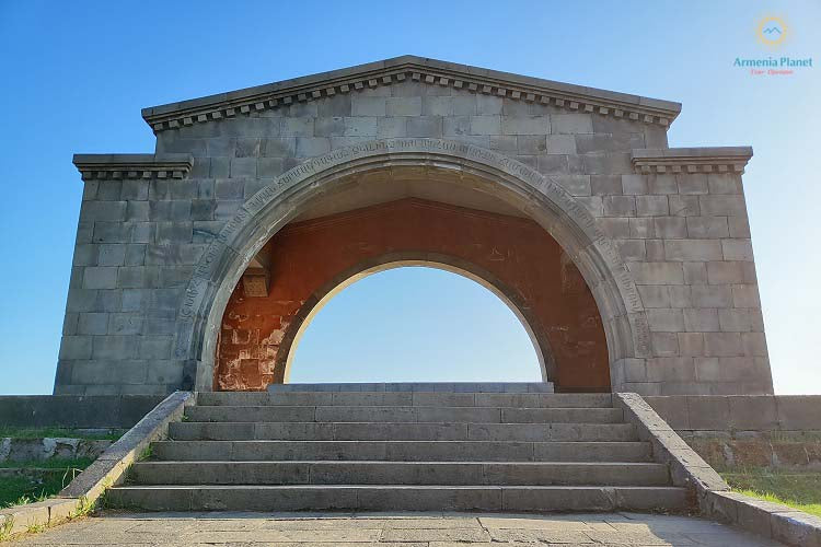 Гарни – Гегард – Арка Чаренца – Симфония камней