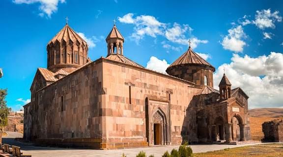 Сагмосаванк – Памятник алфавиту – Апаран – Аричаванк – Лмбатаванк – Гюмри